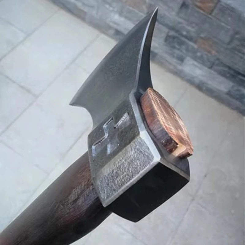 فأس فايكنغ مزورة للدفاع عن الن - مراجعة Camp Axe Hatchet وسعره