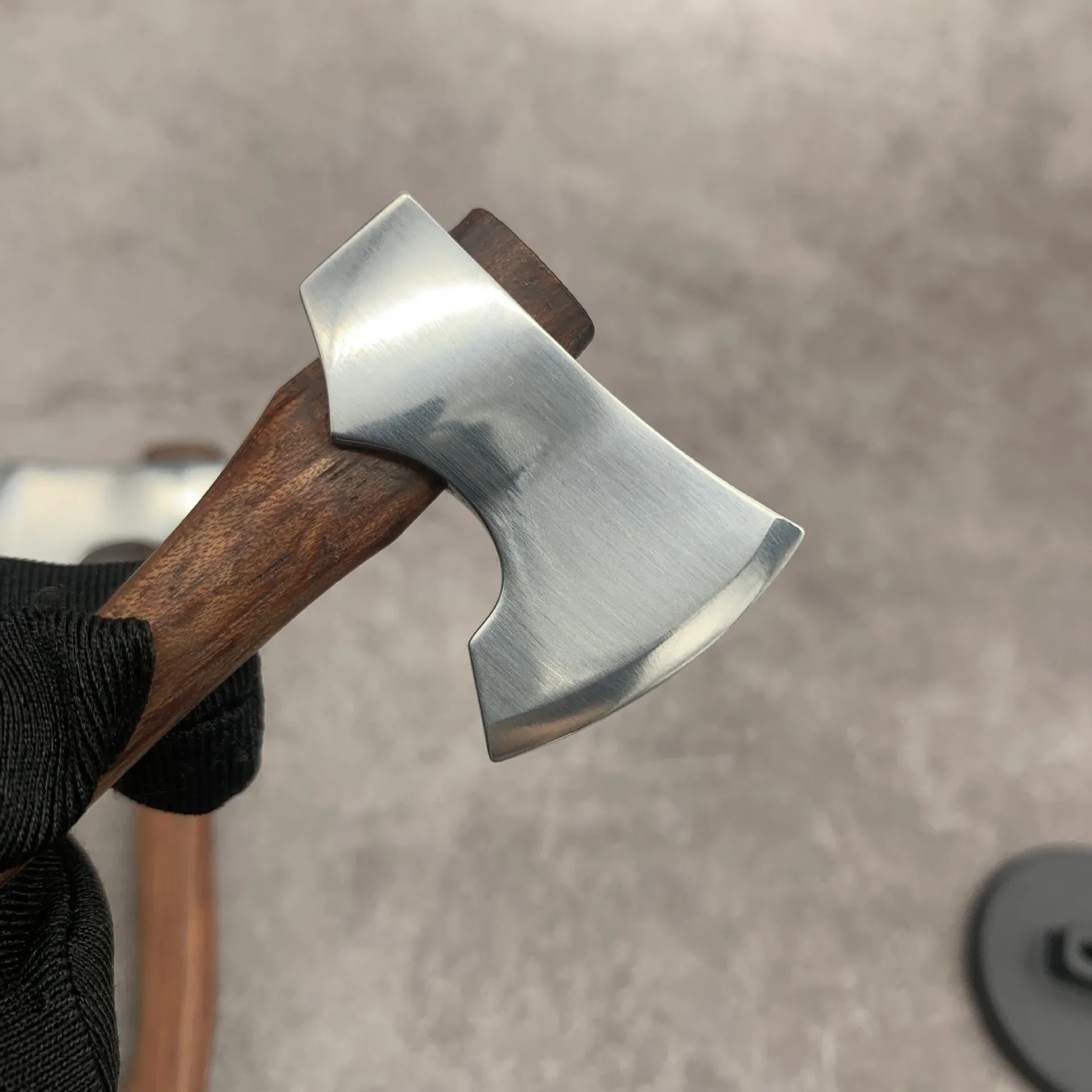 مقبض فأس حاد صغير من الفولاذ ا - مراجعة Camp Axe Hatchet وسعره
