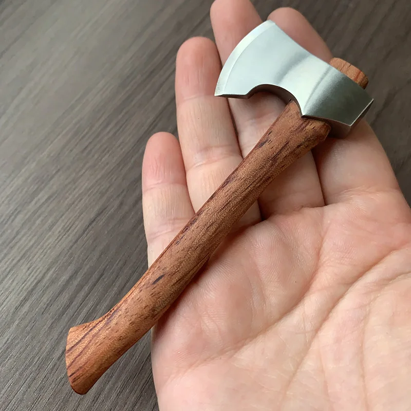 فأس صغير من الفولاذ المقاوم لل - مراجعة Camp Axe Hatchet وسعره