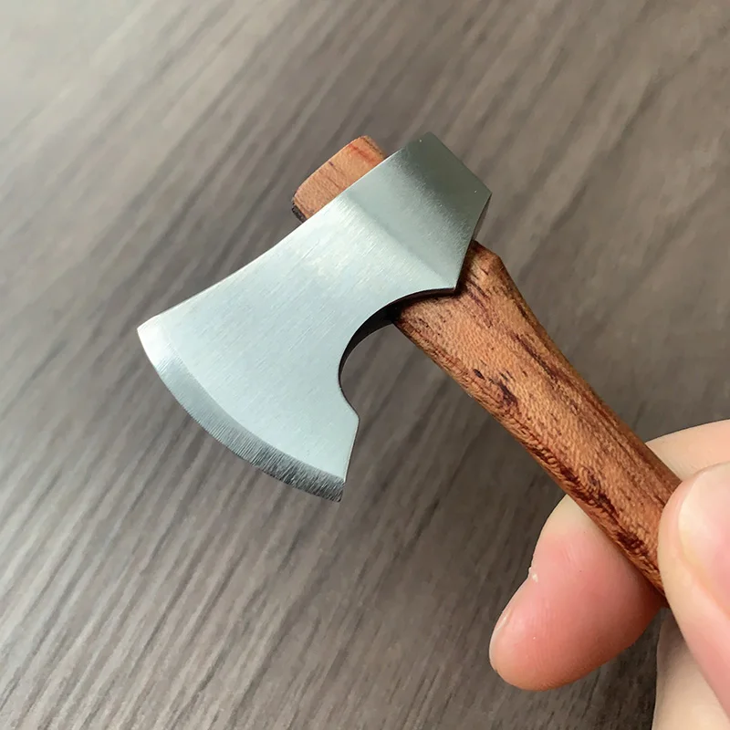 فأس صغير من الفولاذ المقاوم لل - مراجعة Camp Axe Hatchet وسعره